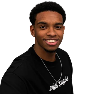 Paulo Henrique, sorrindo